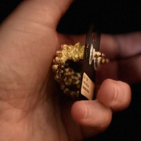 Avon Gold Tone Hazelnut Earrings - Picture 8 of 9